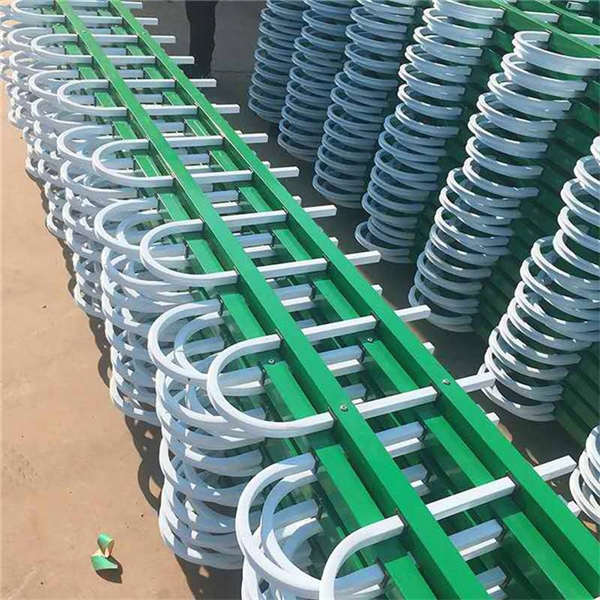 白色草坪防護網(wǎng) 園林綠化草坪護欄 折彎焊接噴涂鋅鋼草坪護欄