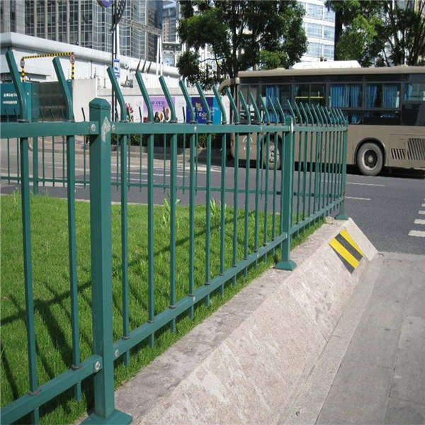 墨綠色折彎草坪護(hù)欄 綠化帶草坪護(hù)欄 u型草坪護(hù)欄pvc草坪護(hù)欄