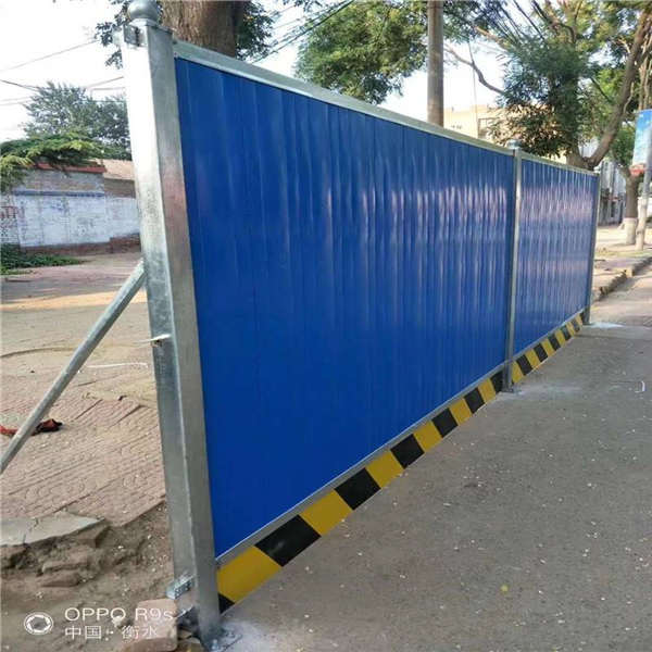 黑黃擋板彩鋼板 開發(fā)區(qū)城區(qū)新市區(qū)圍擋 泓宸輝建筑工程護欄