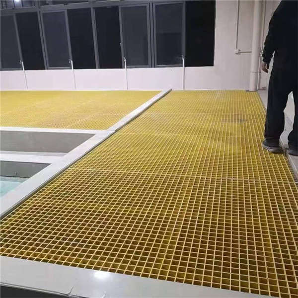 加厚光伏發(fā)電走道格柵 電站檢修踏板 操作平臺玻璃鋼切割