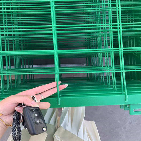 邊框護(hù)欄防護(hù)網(wǎng) 圈地河道安全隔離框架護(hù)欄網(wǎng) 隔離圍欄