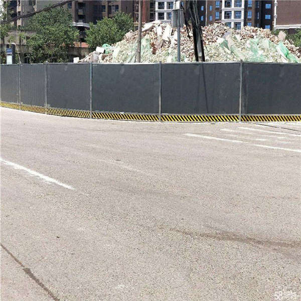 泓宸輝*彩鋼圍擋 工地臨時(shí)小草鐵皮護(hù)欄 pvc夾芯板圍墻工地