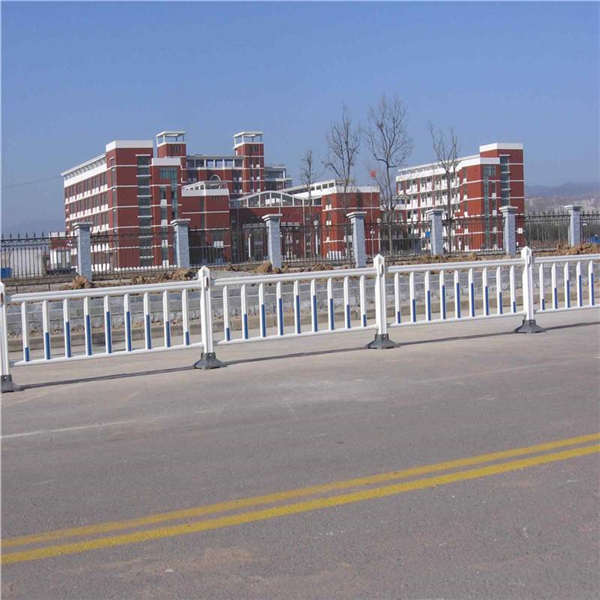 泓宸輝廣場隔離欄桿 京式護欄支持訂做 U型彎焊接隔離欄